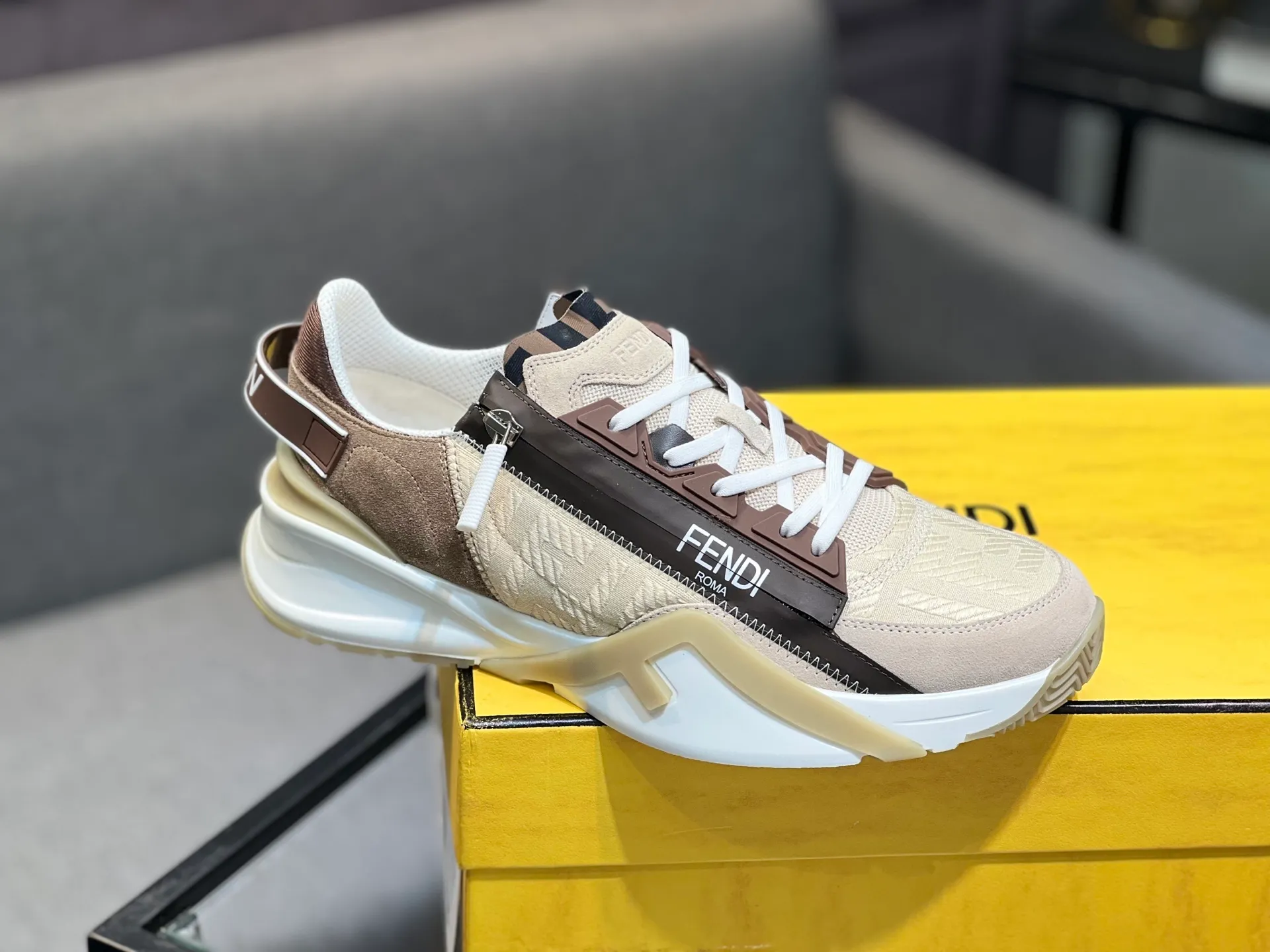 Men's shoes 💰540 FENDI men's fashionable casual shoes 👟Hot sale🔥 Official website 1:1 replica ⬆️Original quality - original leather - original breathable mesh lining original outsole 1:1 replica, code number 38-44 (45-46 customized)